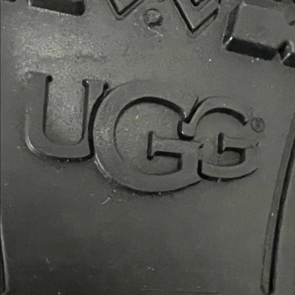 UGG AUSTRALIA SIENNA BLACK GLOSSY RAIN BOOTS‎ SIZE 2